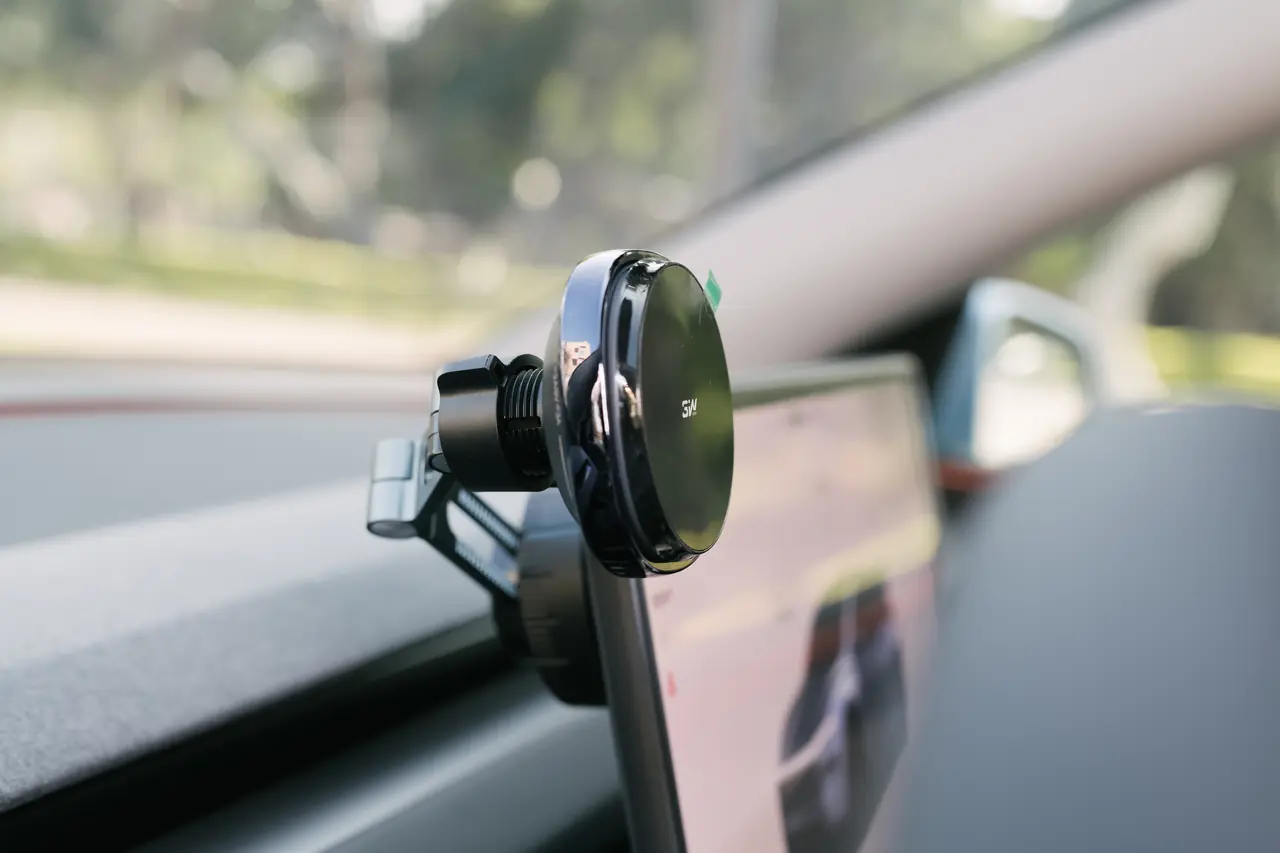 3W 磁吸風冷手機支架值得裝嗎？裝後的冷靜結論