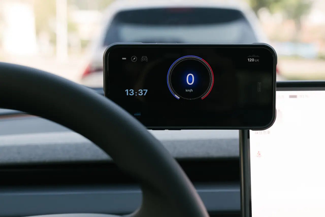 3W 磁吸風冷手機支架值得裝嗎？裝後的冷靜結論