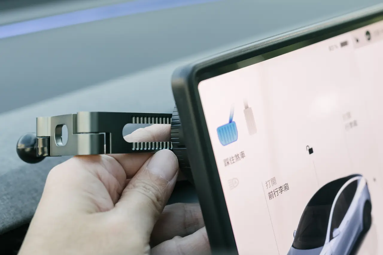 3W 磁吸風冷手機支架值得裝嗎？裝後的冷靜結論