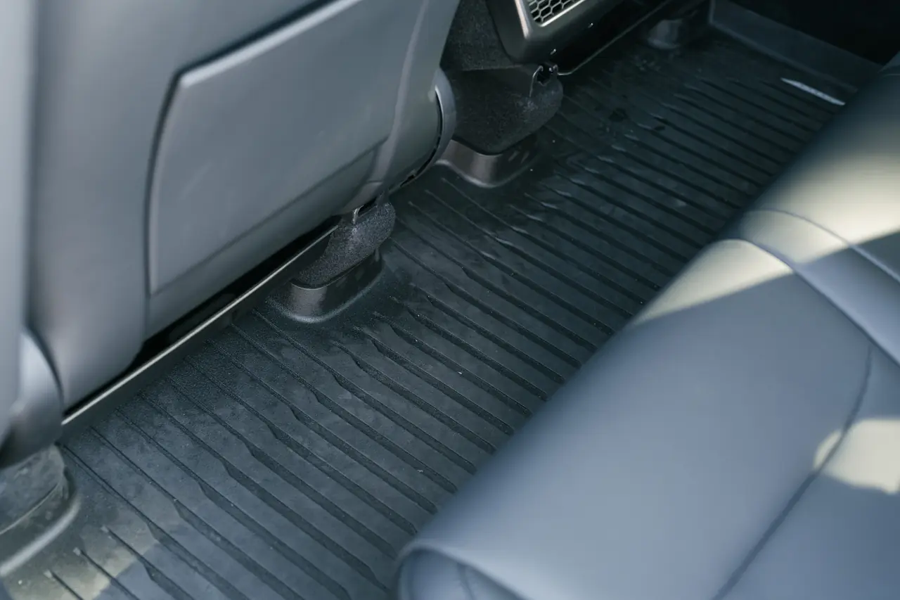 Tesla 官方腳踏墊(前座+後座) Tesla 官方腳踏墊(前座+後座)