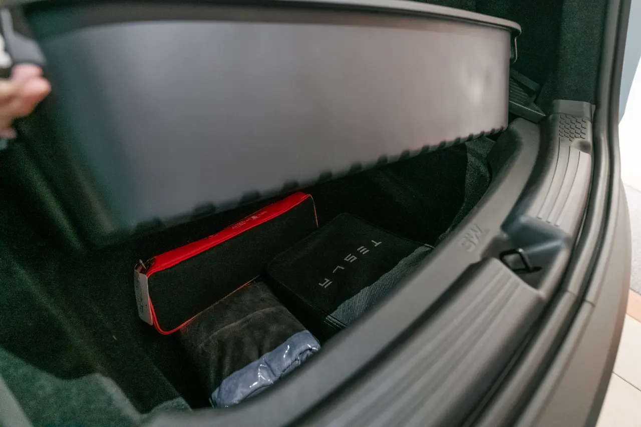 這不是墊子，是空間升級：3W 後行李箱下層收納矽膠墊