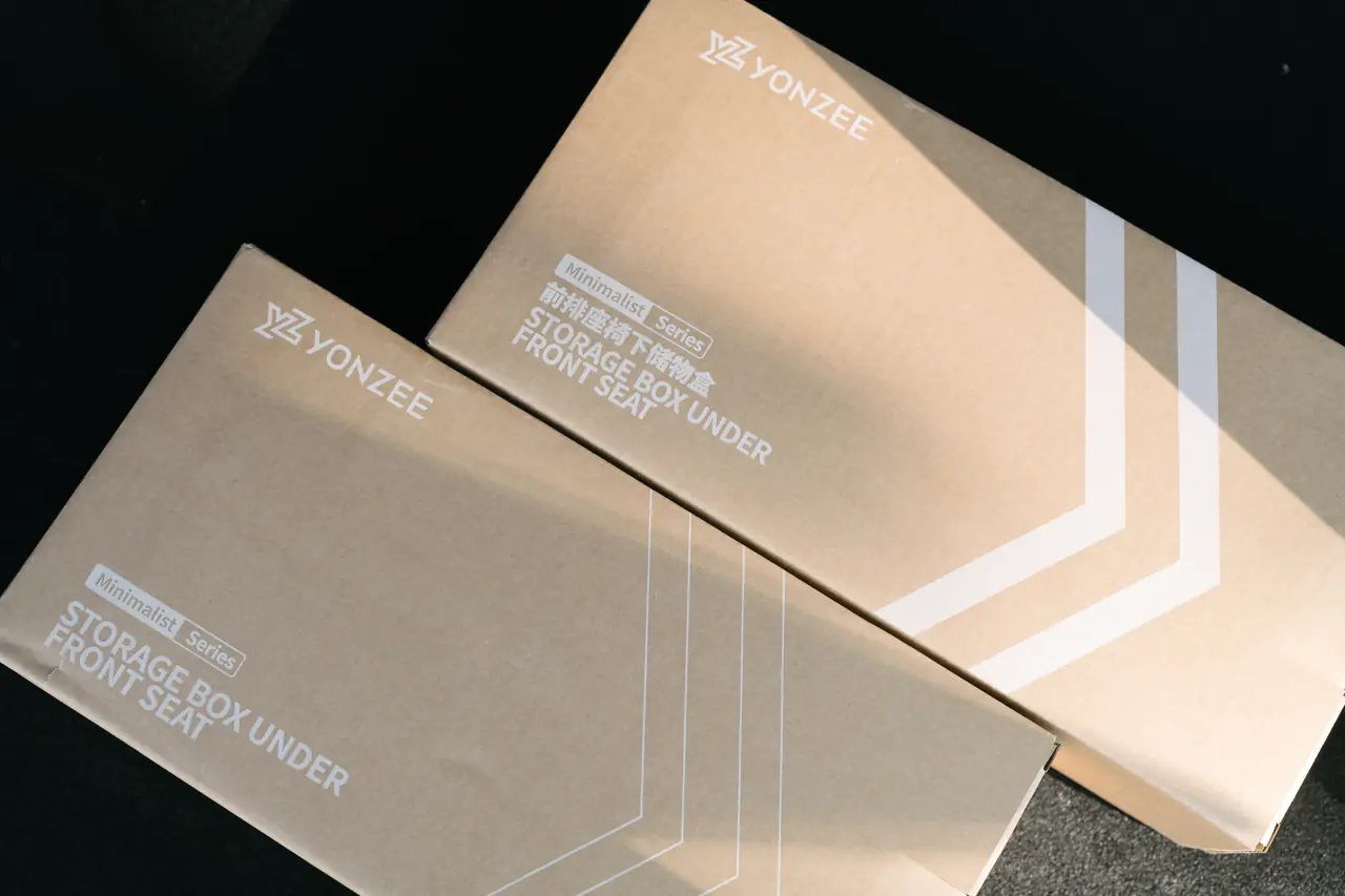 這個我真的被雷到:YZ 前排座椅下置物盒 這個我真的被雷到:YZ 前排座椅下置物盒