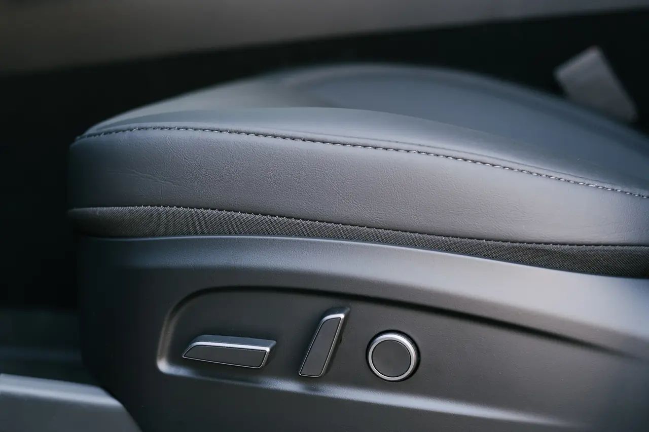 想很久才裝但裝完也沒有驚喜：YZ 座椅全包加長腿托坐墊