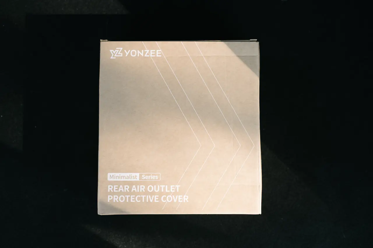 一口氣俐落的優雅：YZ 後座螢幕康寧膜矽膠保護框