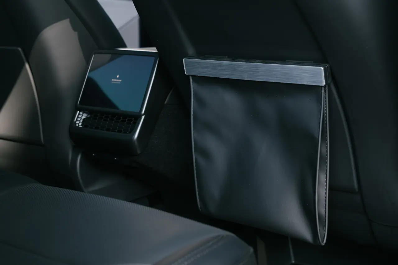 這個垃圾袋我嫌它貴但後座真的需要：YZ 折疊磁吸垃圾袋