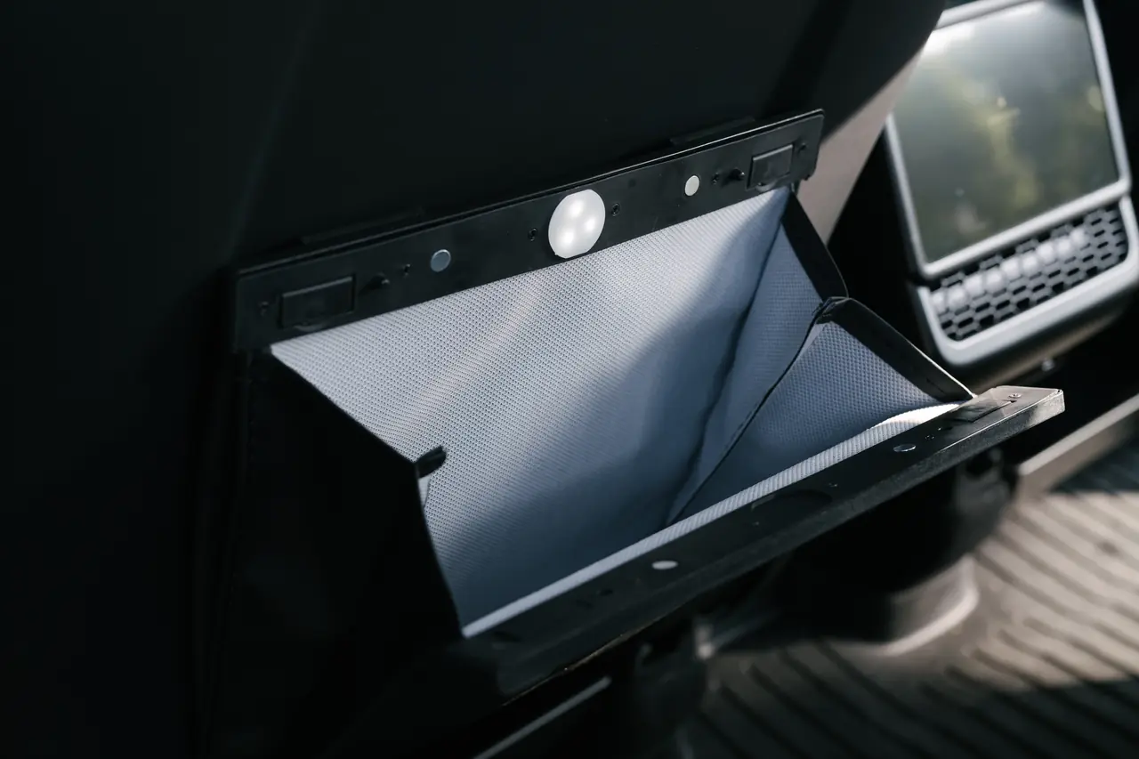 這個垃圾袋我嫌它貴但後座真的需要：YZ 折疊磁吸垃圾袋