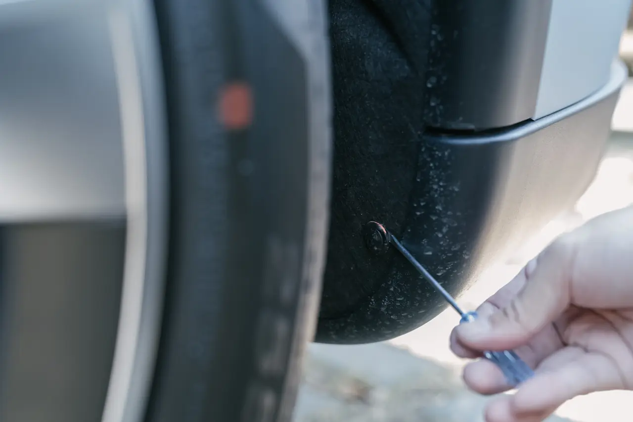 擋泥板多此一舉？直到雨天給我正義的鐵拳：3W 煥新Y免打孔擋泥板