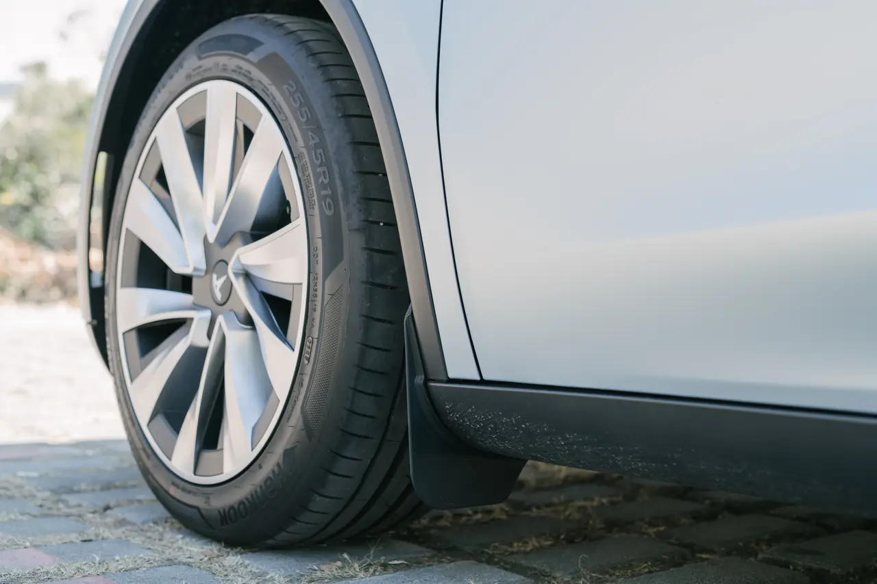 擋泥板多此一舉？直到雨天給我正義的鐵拳：3W 煥新Y免打孔擋泥板