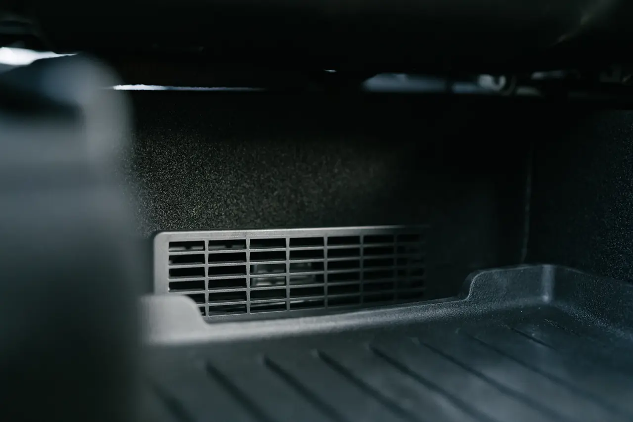這個真的沒有猶豫空間：3W 前排座椅下方出風口保護罩，100 元的必裝件