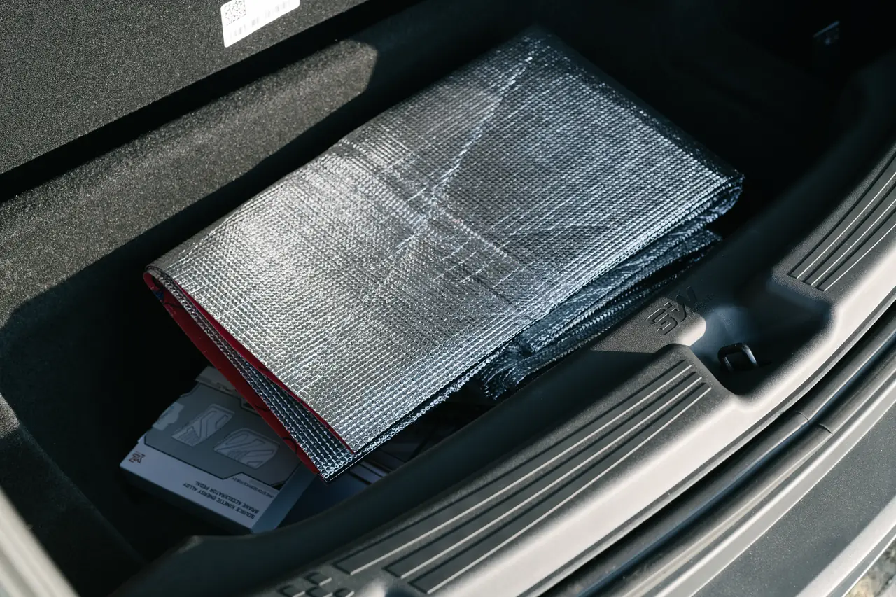 這不是墊子，是空間升級：3W 後行李箱下層收納矽膠墊