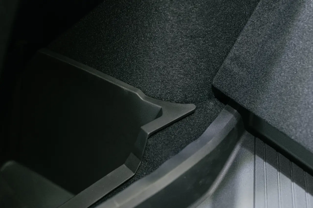 官方買不到時,我選了副廠:4tesla 後行李箱左右置物盒,結果比我想得還冷靜正確 官方買不到時,我選了副廠:4tesla 後行李箱左右置物盒,結果比我想得還冷靜正確