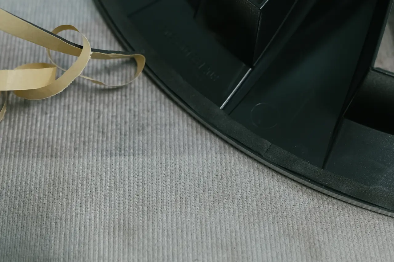 電耗會變差但優點太多了：YZ 煥新 Model Y 19 吋節能蓋「螺旋風暴雙拼銀黑」