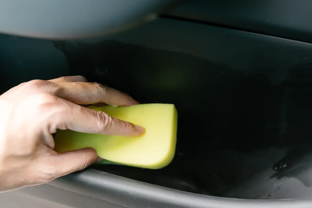 清理特斯拉內裝這麼EASY：SOFT99 Roompia 汽車內裝萬用清潔劑