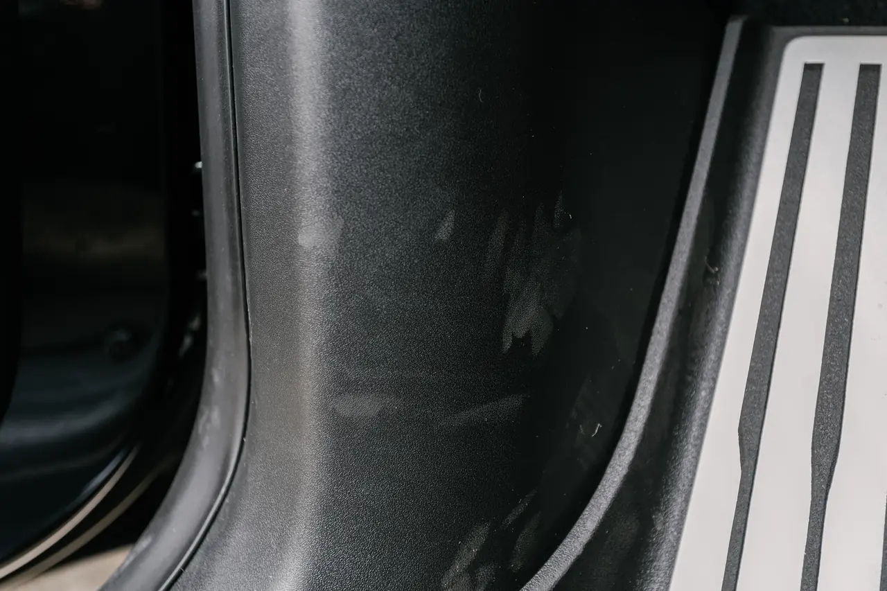 清理特斯拉內裝這麼EASY：SOFT99 Roompia 汽車內裝萬用清潔劑