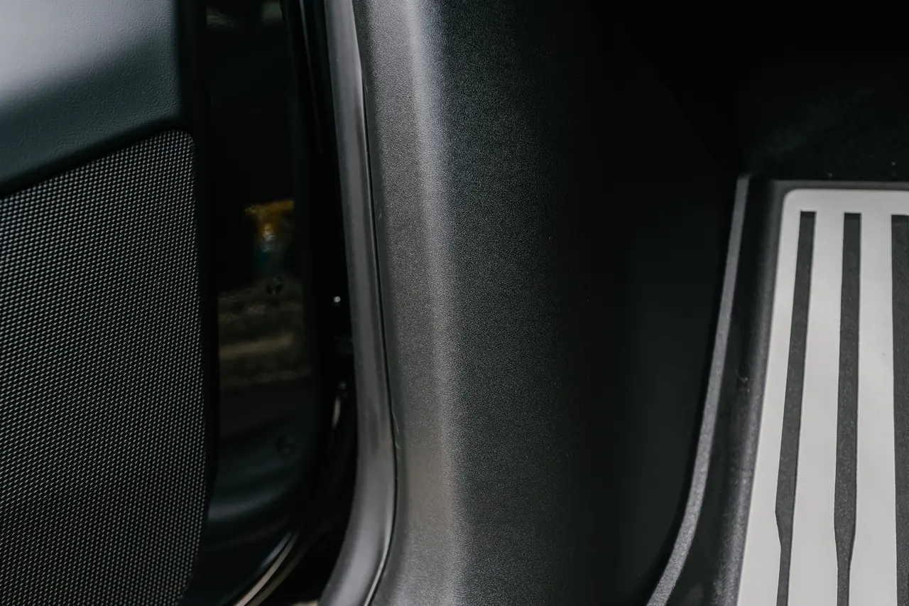 清理特斯拉內裝這麼EASY：SOFT99 Roompia 汽車內裝萬用清潔劑