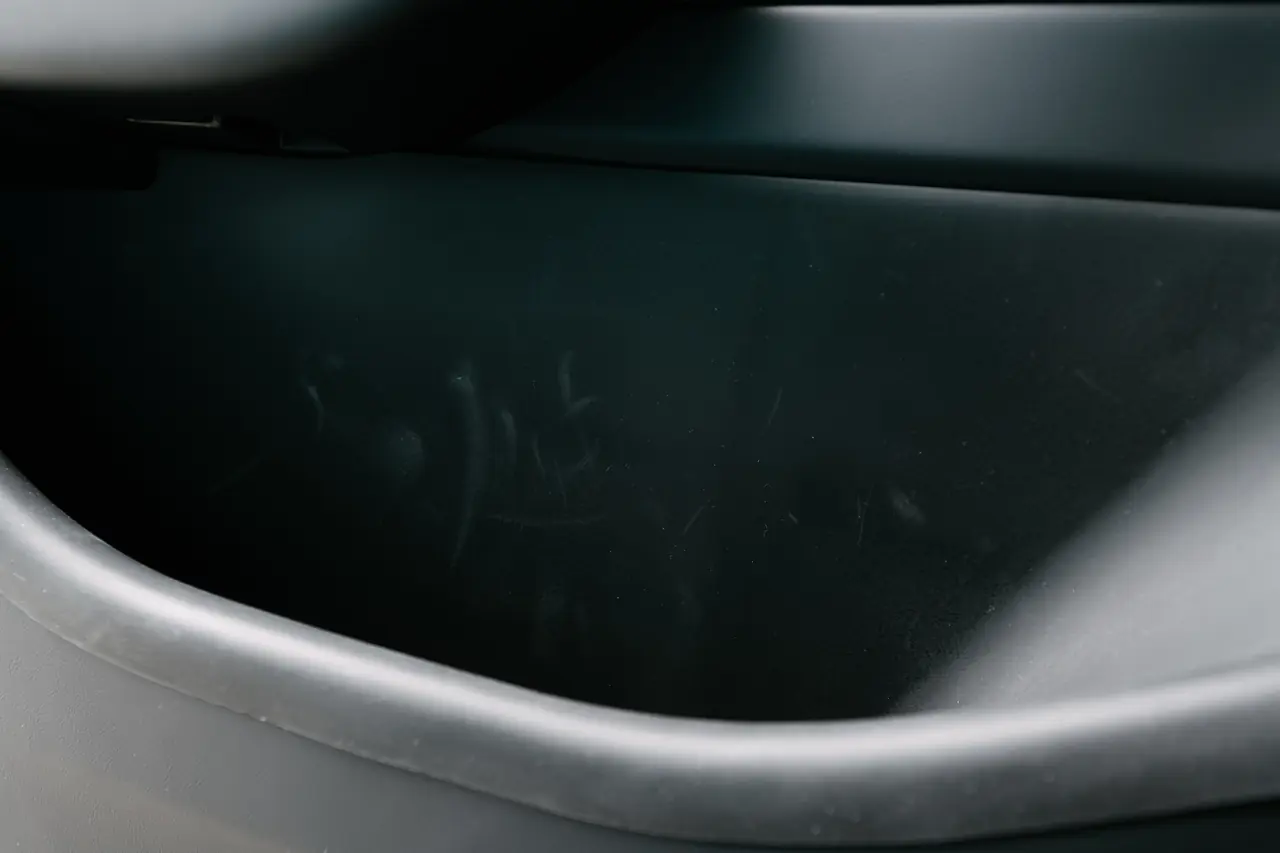 清理特斯拉內裝這麼EASY：SOFT99 Roompia 汽車內裝萬用清潔劑