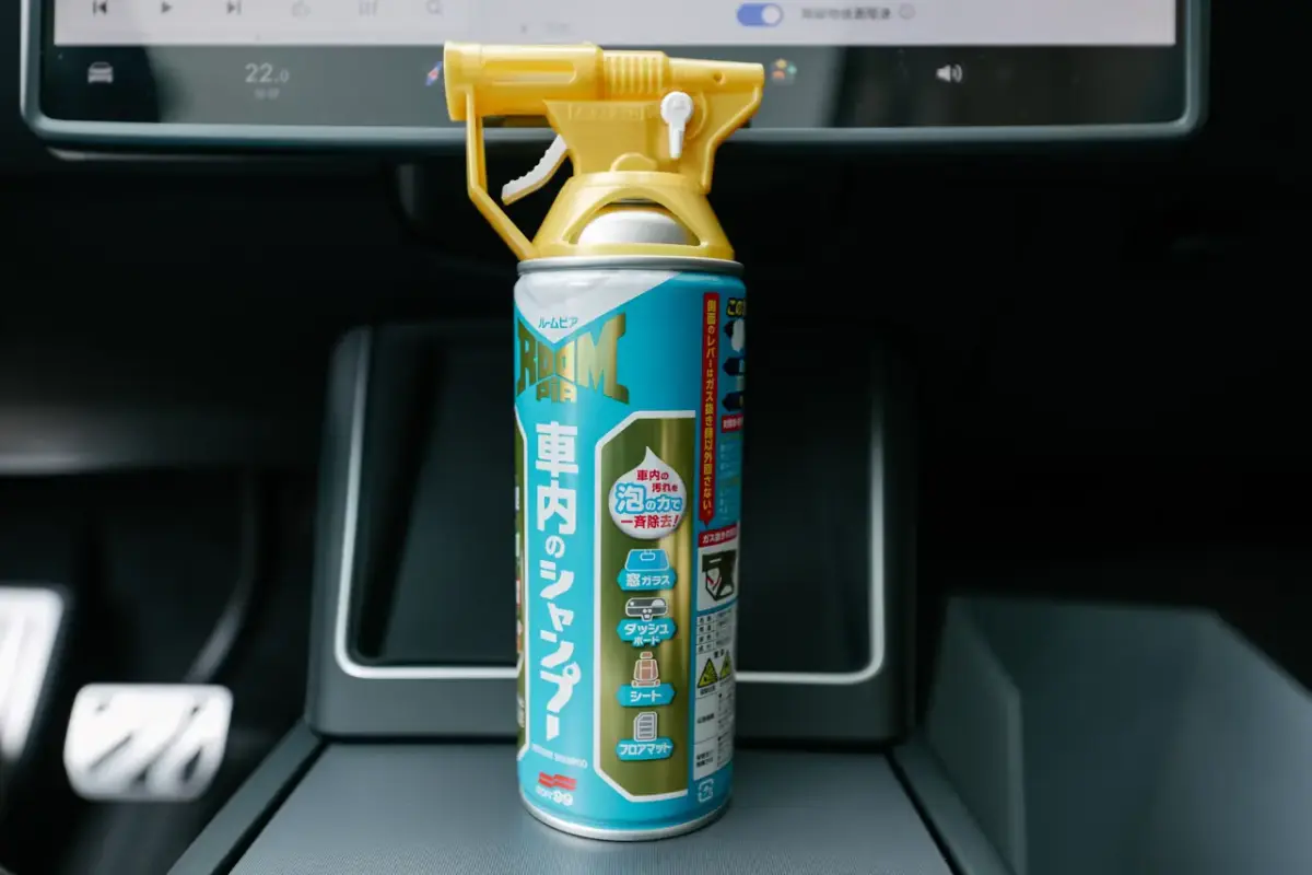 清理特斯拉內裝這麼EASY：SOFT99 Roompia 汽車內裝萬用清潔劑