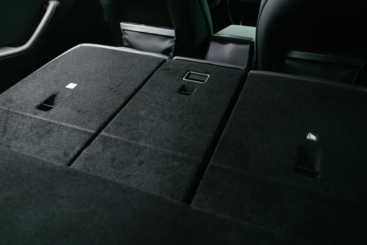 不是為了好看,是為了敢用:3W 後座椅背防護墊 不是為了好看,是為了敢用:3W 後座椅背防護墊