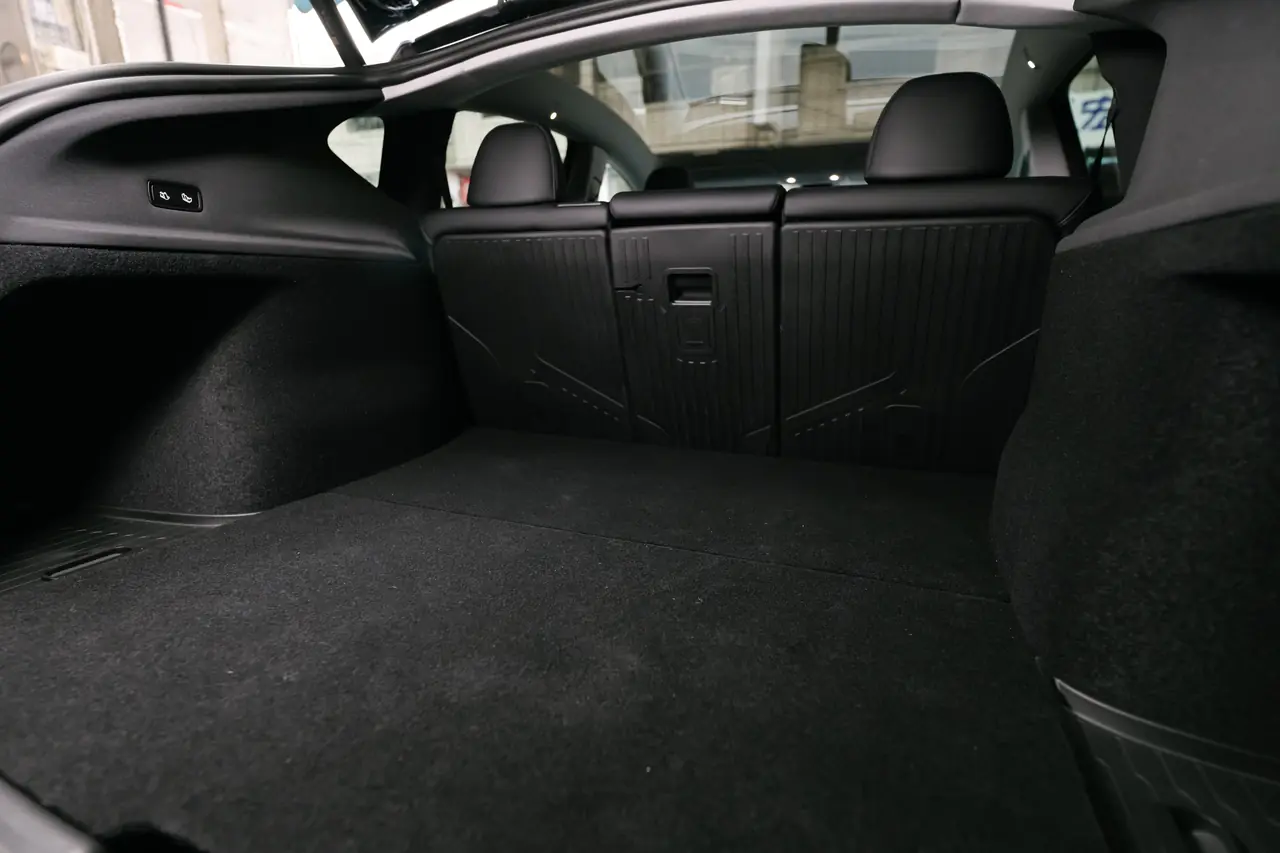 最後一塊才是真正完全體:3W 後車箱防護墊是不是必買? 最後一塊才是真正完全體:3W 後車箱防護墊是不是必買?