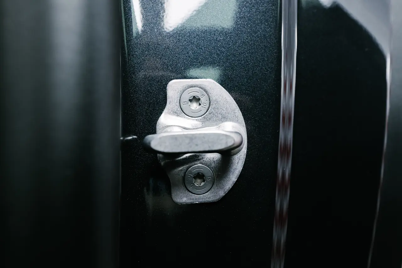 關門聲沒差很多但我還是裝了：特斯拉車門減震緩衝鎖扣墊