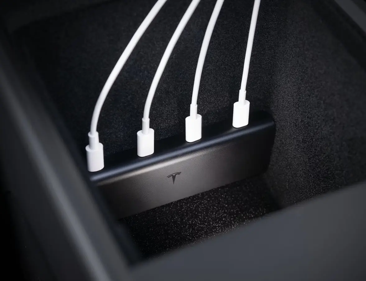 特斯拉充電 USB HUB 該怎選？原廠、JOWUA、倍思、3W、TEMAI 五款完整比較